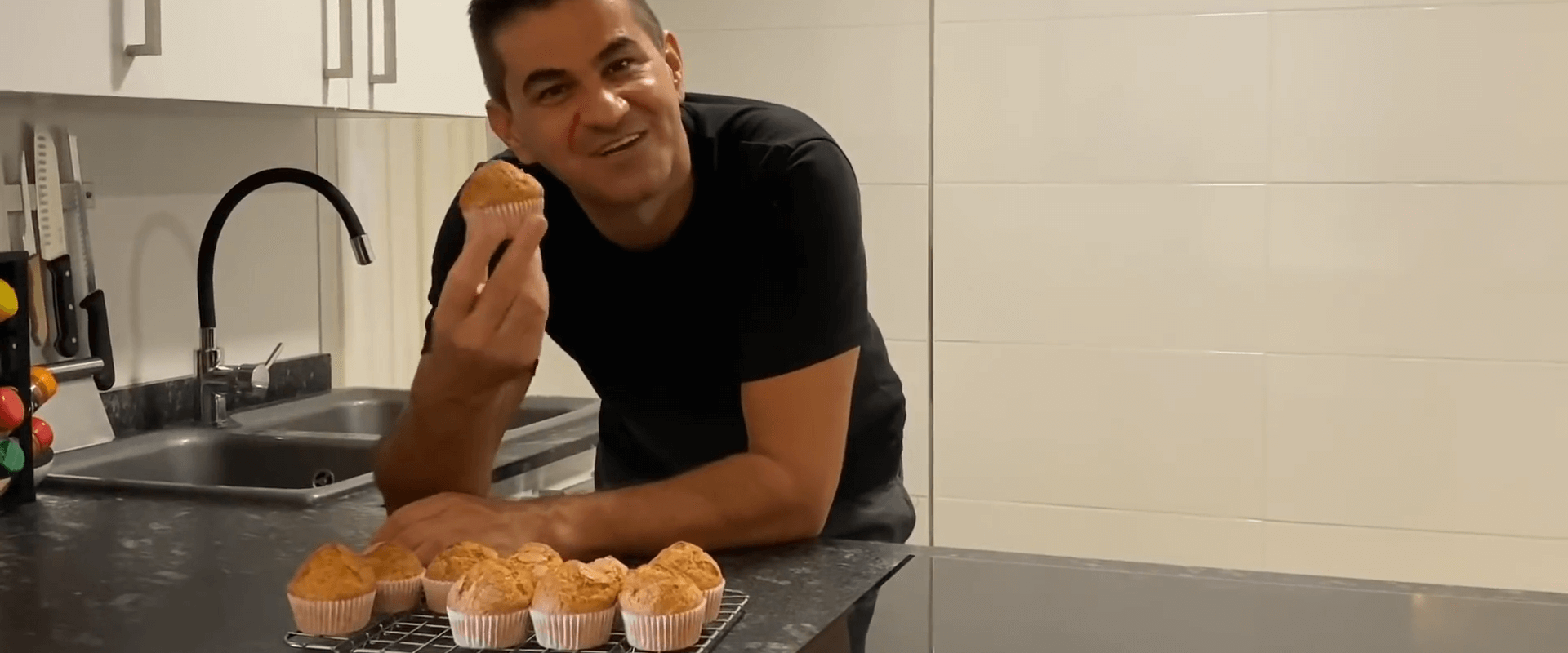 Reteta BRIOSE pufoase cu piersici