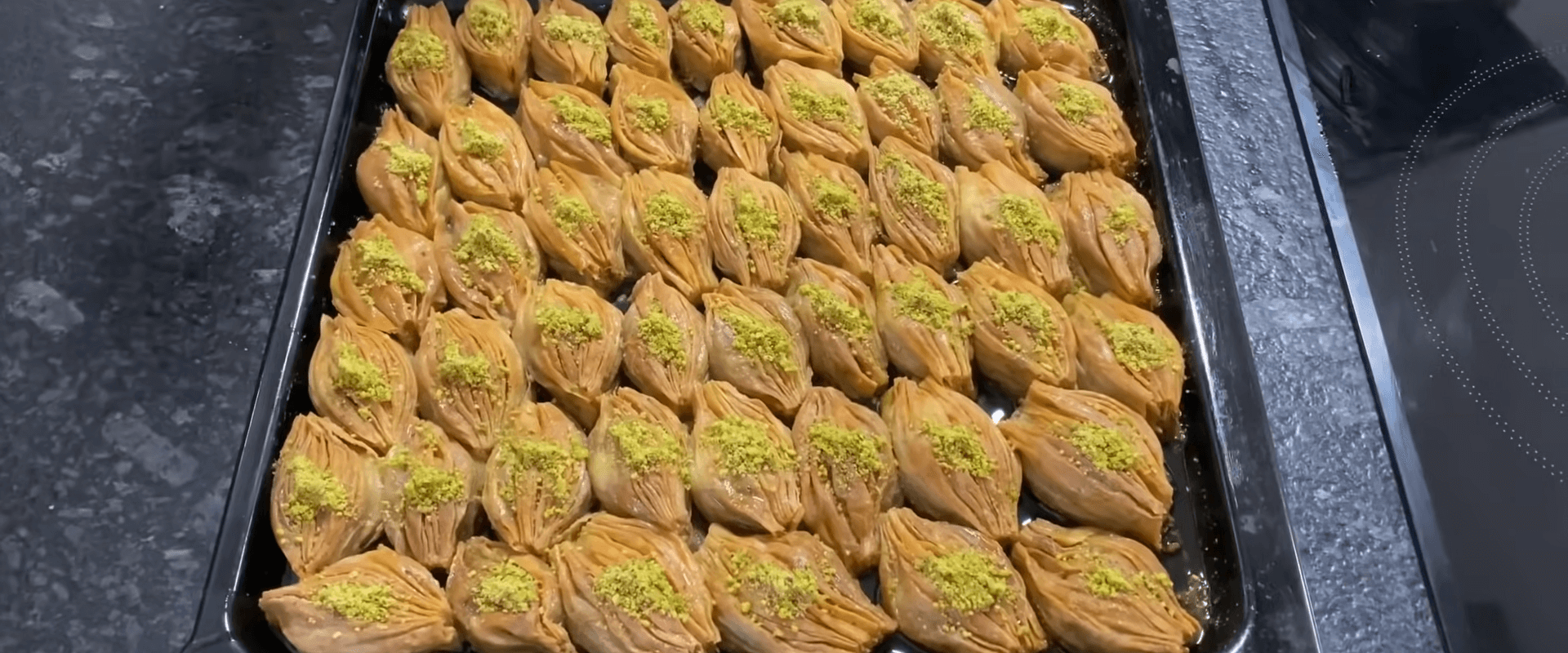 Reteta de BACLAVA MIDYE cu fistic și caimac (BAKLAVA TURCEASCA)
