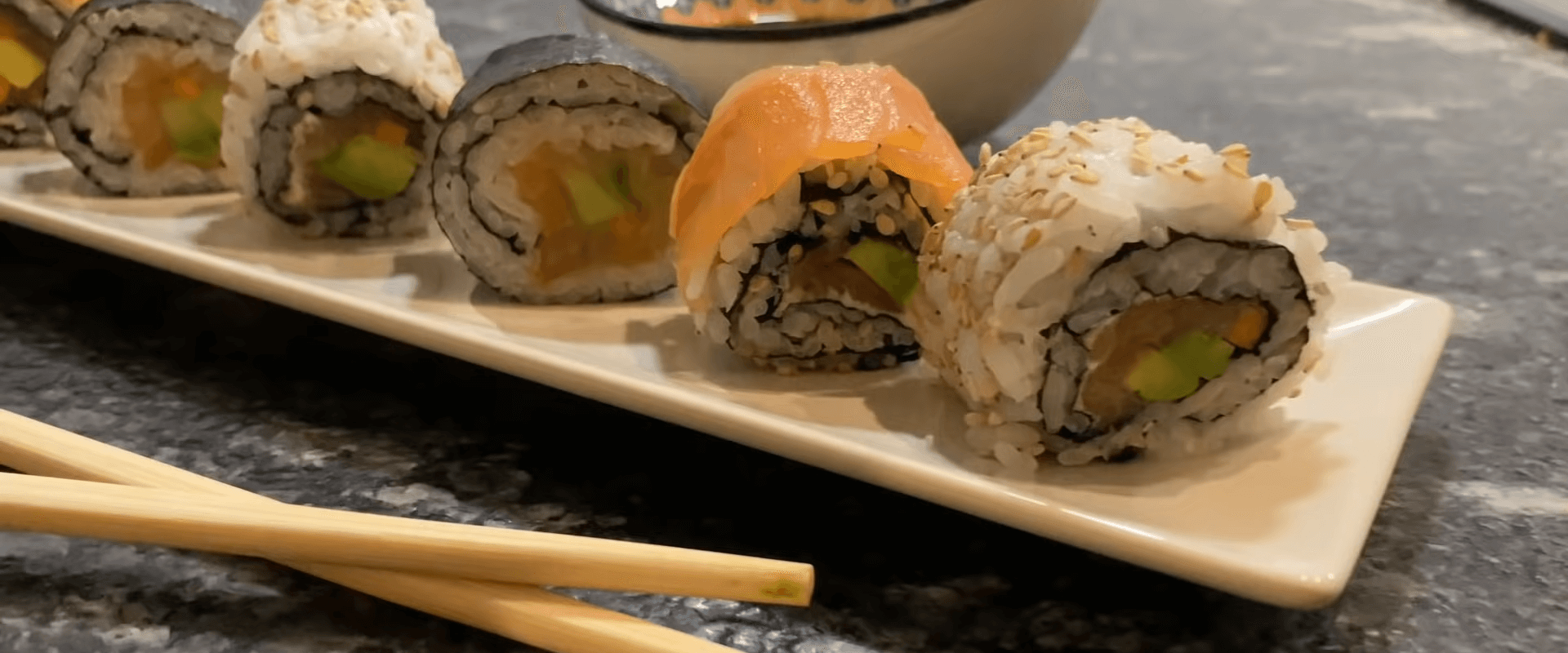 Cum sa faci SUSHI ACASA - Reteta Sushi cu somon