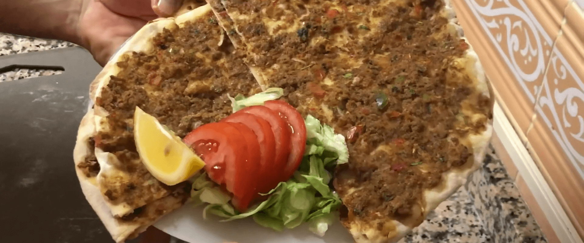 Reteta de Lahmacun - (Pizza turceasca)