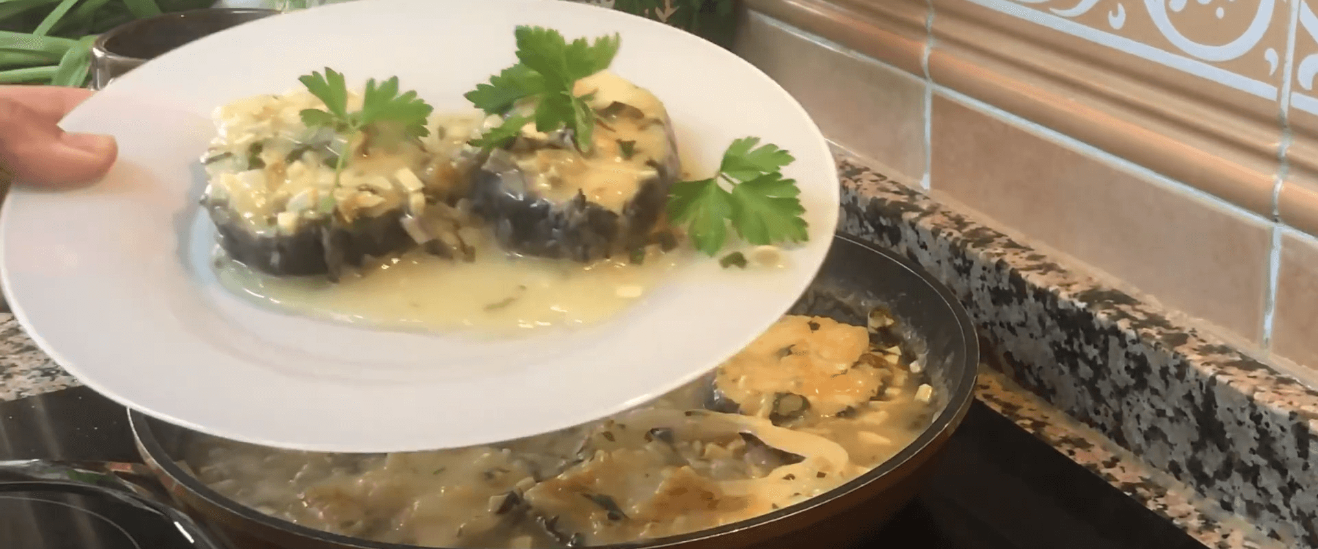 Merluciu in sos verde cu ciuperci - Reteta simpla si rapida