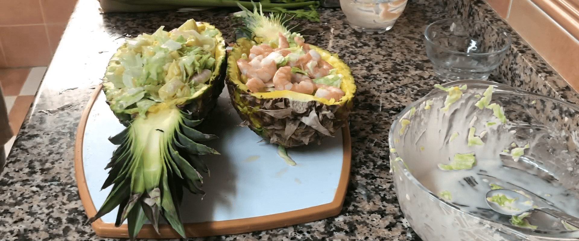 Salata cu creveti si ananas - SOS ROZ